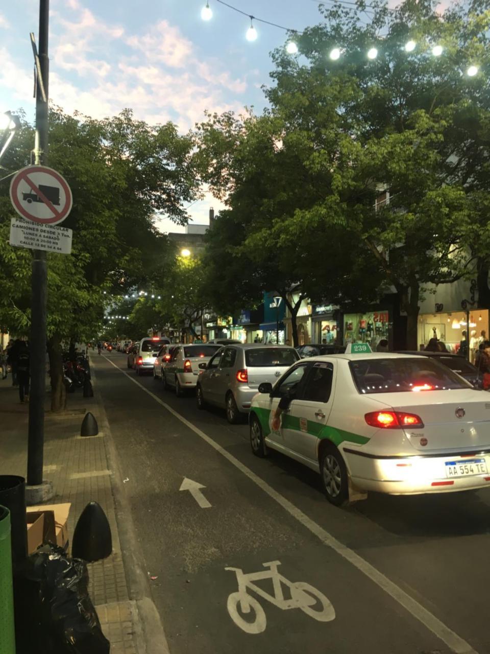 Apartamento Av Kennedy Y Cervino A Metros Embajada Eeuu Buenos Aires Eksteriør bilde